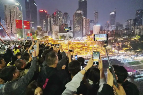 同门证券 多地官宣国庆中秋长假“宠粉”措施：免门票、政府机关食堂停车场对外开放